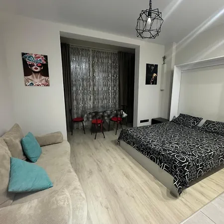 Dacha Kovalevskogo 121 דירה