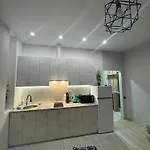 Dacha Kovalevskogo 121 דירה